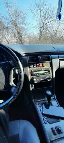 Mercedes E 240-7