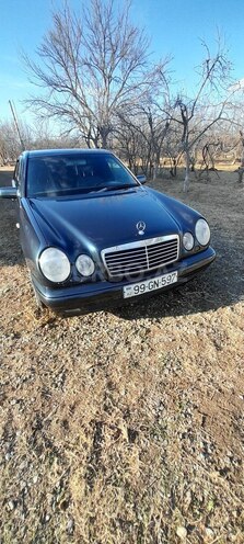 Mercedes E 240-10