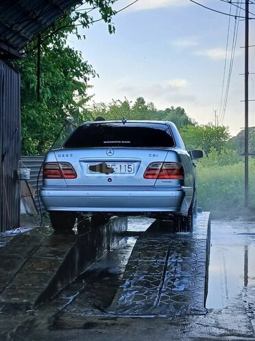 Mercedes E 220 2000, 58,000 km - 2.2 l - Masallı