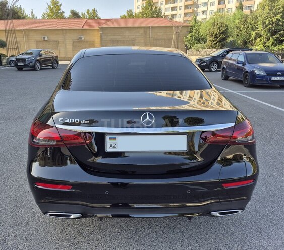 Mercedes E 300 de-3