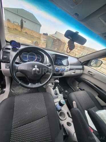 Mitsubishi L200 2008, 274,000 km - 2.5 l - Bakı