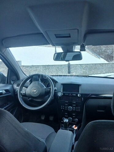 Opel Astra 2009, 276,000 km - 1.4 l - Şəki