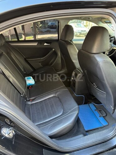 Volkswagen Jetta-12