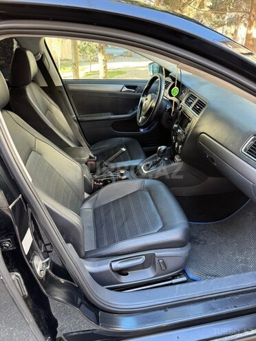 Volkswagen Jetta-13