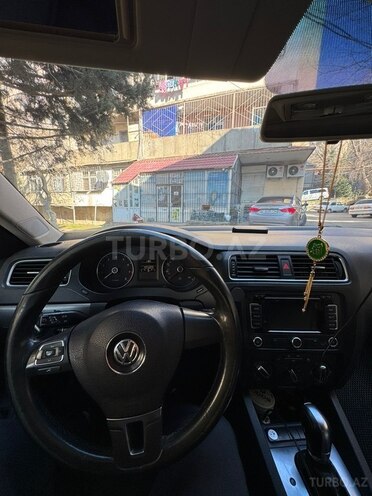 Volkswagen Jetta-14