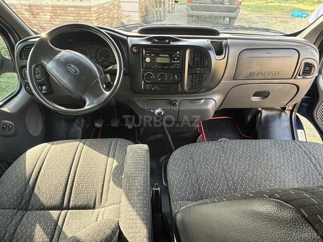 Ford Transit-3