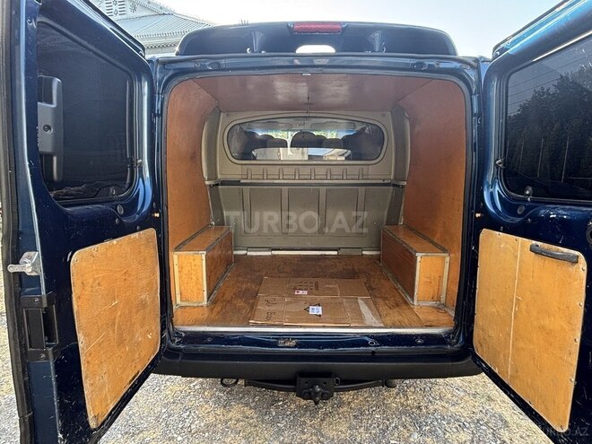 Ford Transit-9