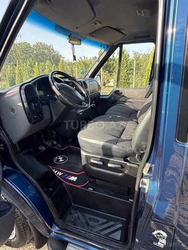 Ford Transit-10