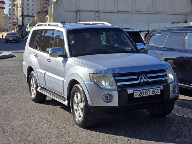 Mitsubishi Pajero-4