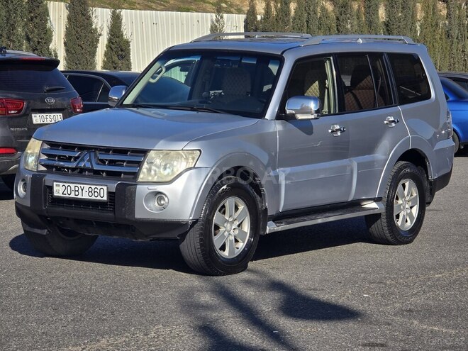Mitsubishi Pajero-3