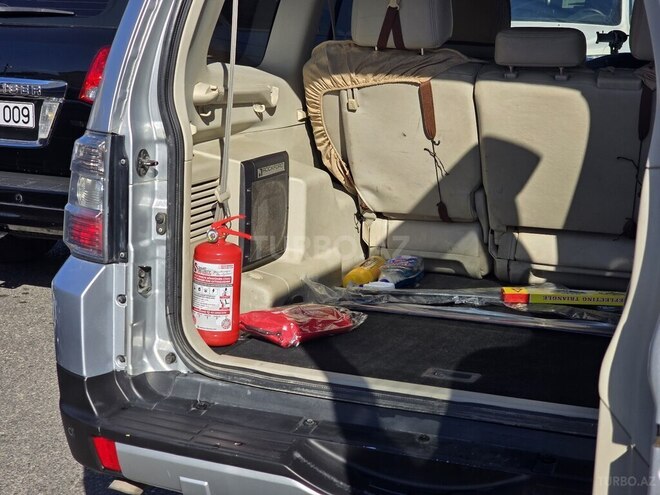 Mitsubishi Pajero-10