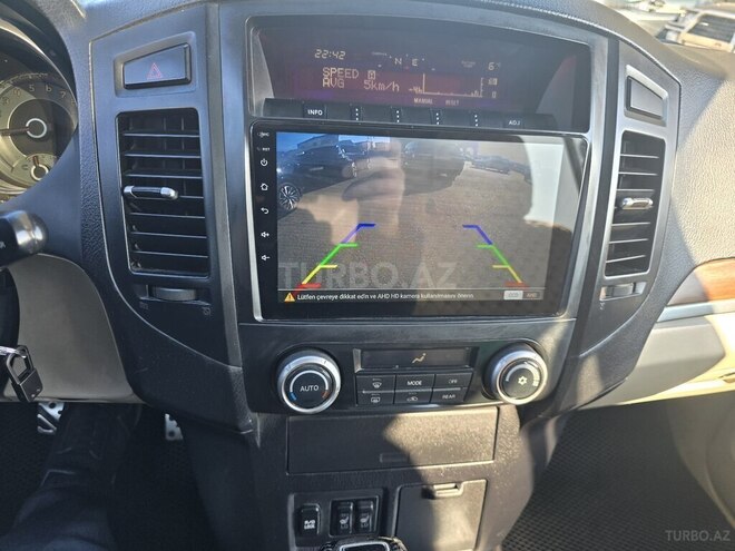 Mitsubishi Pajero-12