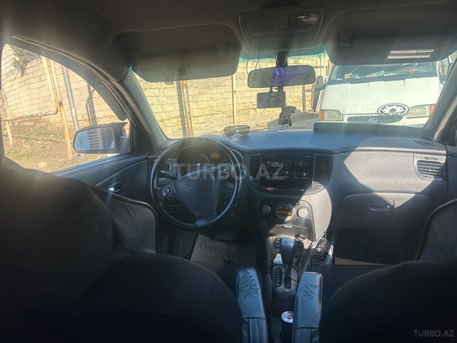 Kia Rio-5