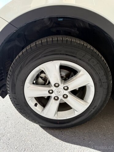 Toyota RAV4-8