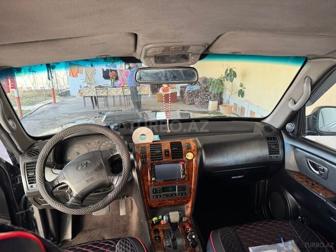Hyundai Terracan 2001, 285,000 km - 2.5 л - Ucar