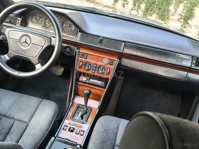 Mercedes 220 E 1995, 400,000 km - 2.2 l - Bakı