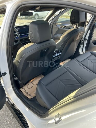BMW i5 2024, 30,000 km - 0.0 l - Bakı