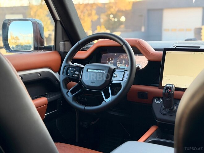 Land Rover Defender-7