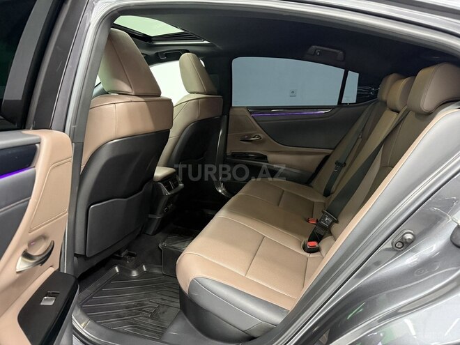 Lexus ES 300h-12