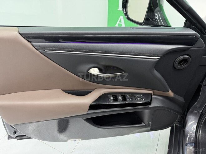 Lexus ES 300h-16