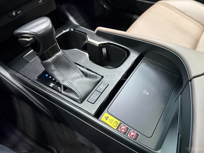 Lexus ES 300h-14