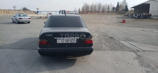 Mercedes E 220 1994, 321,456 km - 2.2 л - Bakı