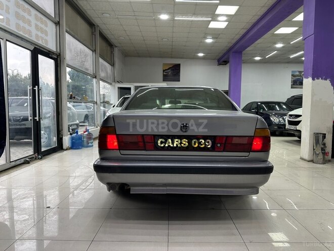 BMW 530-12