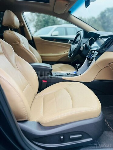 Hyundai Sonata-5