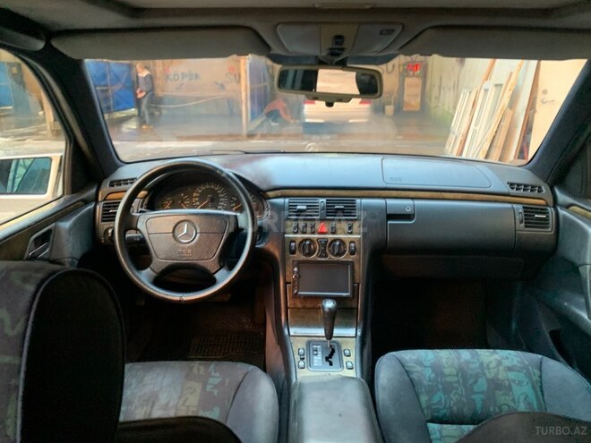 Mercedes E 320 1996, 123,658 km - 3.2 l - Bakı
