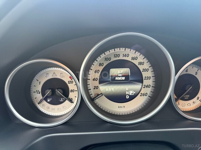 Mercedes E 200-17