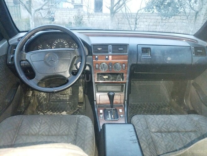 Mercedes C 180 1993, 235,478 km - 1.8 л - Bakı