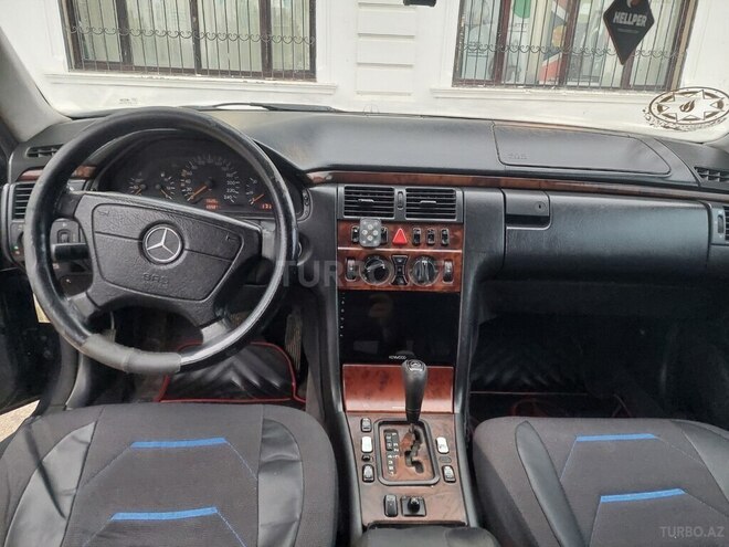 Mercedes E 220 1998, 260,000 km - 2.2 l - Bakı