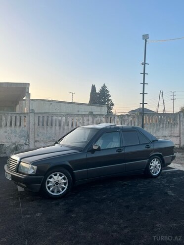 Mercedes 190-2