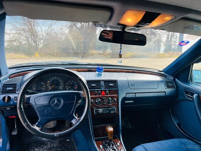 Mercedes C 180 1997, 300,000 km - 1.8 l - Tovuz