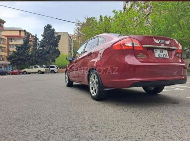 Ford Fiesta 2010, 280,000 km - 1.6 л - Bakı