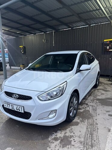 Hyundai Accent-2