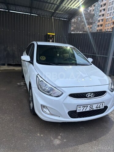 Hyundai Accent-4