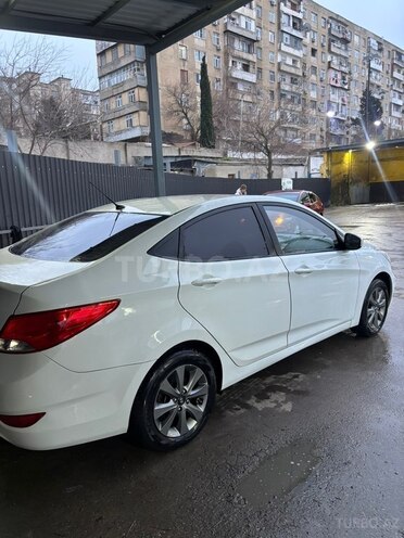 Hyundai Accent-5