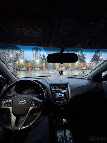 Hyundai Accent-9