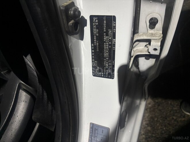 Hyundai Accent-10