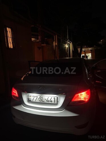 Hyundai Accent-11
