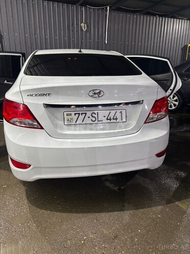 Hyundai Accent-12