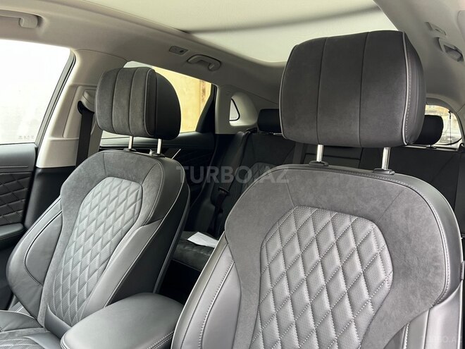 Hongqi HS5-10