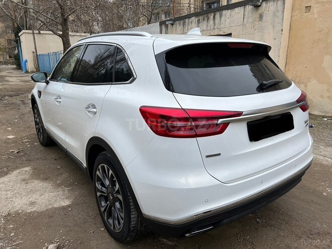 Hongqi HS5-5