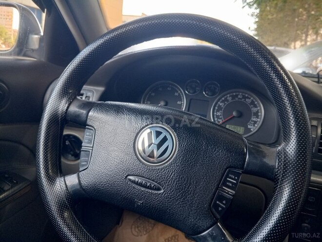 Volkswagen Passat-5