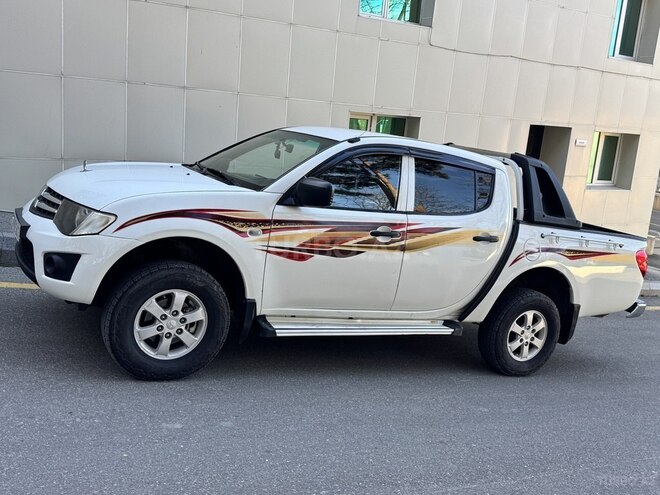 Mitsubishi L200 2014, 212,000 km - 2.5 l - Bakı