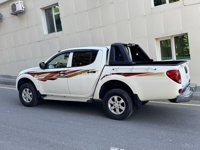 Mitsubishi L200 2014, 212,000 km - 2.5 l - Bakı