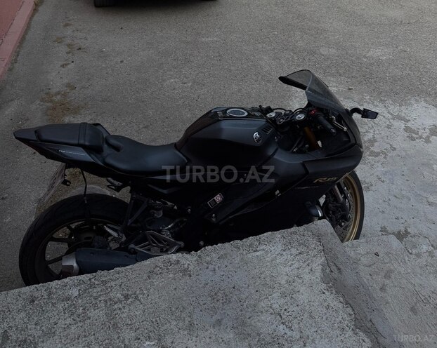 Yamaha R15 V4-3