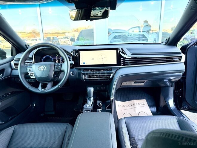 Toyota Camry-13