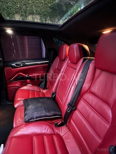 Porsche Cayenne GTS-10
